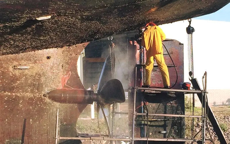 Mantenimiento y Reparación de B/M BAJA SEA 3 Detalles de las reparaciones en la maquinaria a bordo del B/M BAJA SEA en el astillero.